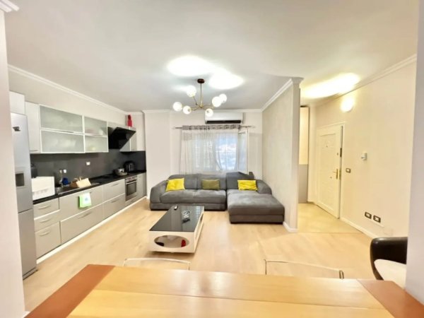 Tirane, shitet apartament 2+1 , 100 m² (21 Dhjetori)