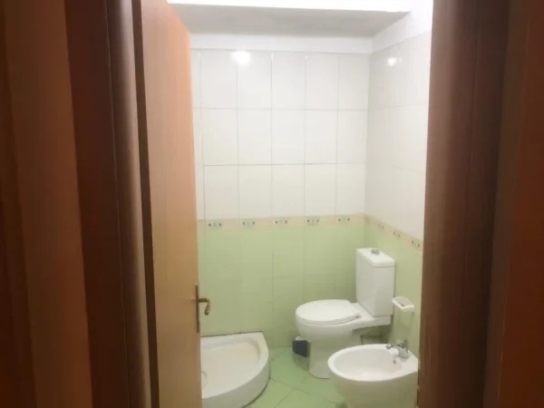 Tirane, jepet me qera apartament 2+1 Kati 0, 70 m² 400 € (Kodra e Diellit)