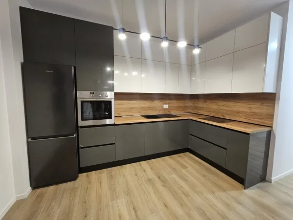 Tirane, jepet me qera apartament 2+1 Kati 5, 110 m² 650 € (Rruga Xhanfize Keko. perballe UET, Porcelani.)