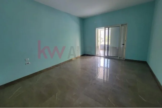 Tirane, jepet me qera ambjent biznesi Kati 1, 370 m² 3.700 € (Rruga e Kavajes, shume prane kryqezimit te 21 Dhjetorit!)