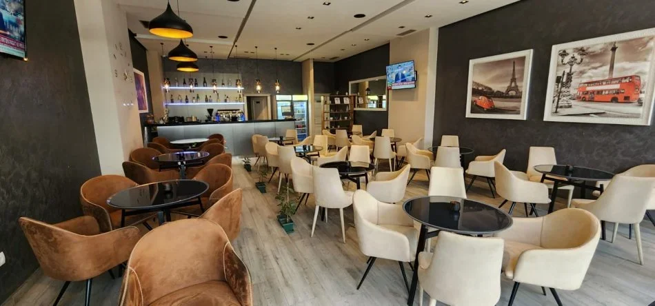 Tirane, shitet lokal Kati 1, 90 m² 400.000 € (Amerikan 3)