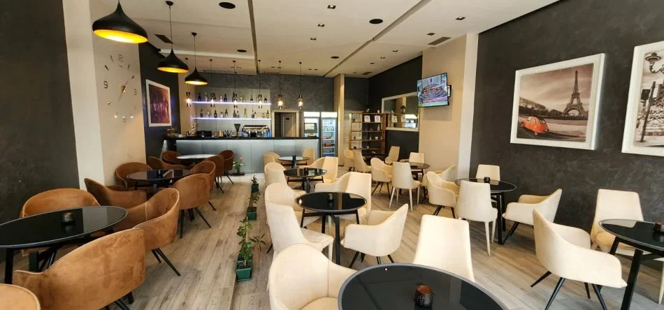 Tirane, shitet lokal Kati 1, 90 m² 400.000 € (Amerikan 3)