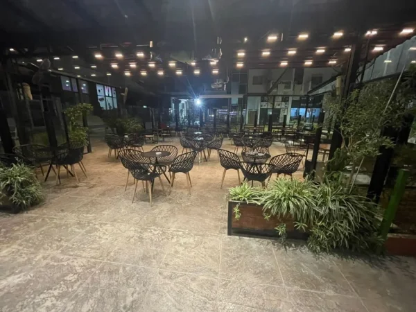 Tirane, shitet lokal Kati 1, 90 m² 400.000 € (Amerikan 3)