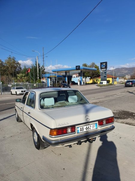 Shqiperi, shes makine Nafte, gri metalizato manuale