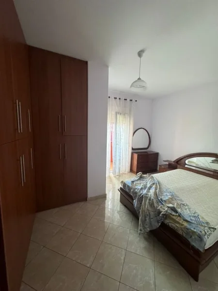 Tirane, jepet me qera apartament 1+1+Ballkon Kati 5, 75 m² 450 € (Don Bosko prane golden day)