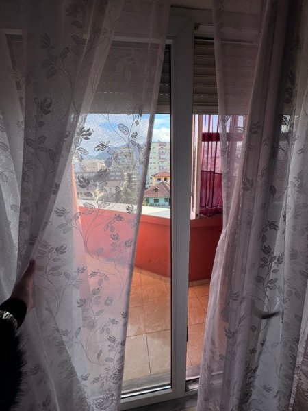 Tirane, jepet me qera apartament 1+1+Ballkon Kati 5, 75 m² 450 € (Don Bosko prane golden day)