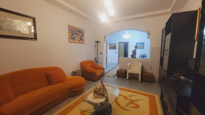 !!Dhene!!Durres, jepet me qera Vile 3+1 Kati 2, 120 m² 350 € (Prane Bashkise)