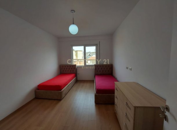 Tirane, jepet me qera apartament 2+1 Kati 3, 122 m² 550 € (Rruga Dritan Hoxha)