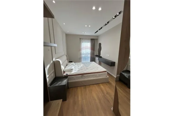 Tirane, jepet me qera apartament 1+1 , 1.000 € (Rruga e Kavajes)