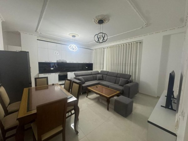 Tirane, jepet me qera apartament 2+1 Kati 2, 115 m² 850 € (Uzina Dinamo)