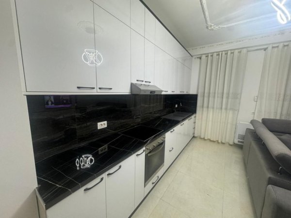 Tirane, jepet me qera apartament 2+1 Kati 2, 115 m² 850 € (Uzina Dinamo)