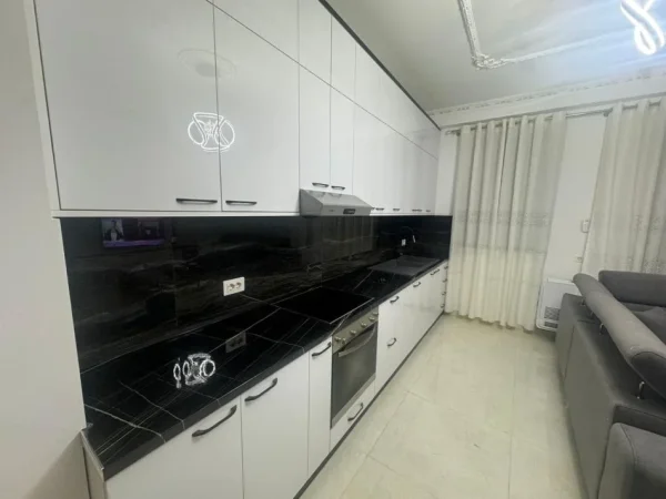 Tirane, jepet me qera apartament 2+1 Kati 2, 115 m² 850 € (Uzina Dinamo)