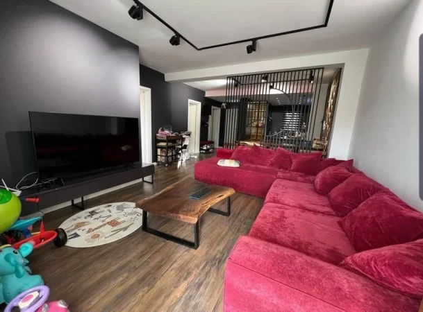 Tirane, shitet apartament 2+1 Kati 1, 110 m² 240.000 € (TEK LIQENI I THATE)