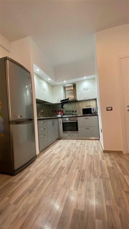 Tirane, jepet me qera apartament 2+1 Kati 7, 103 m² 550 € (YZBERISHT)