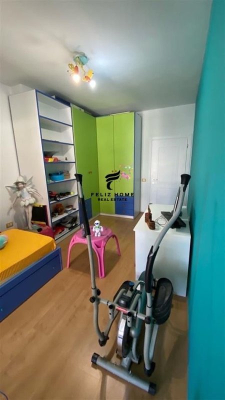 Tirane, jepet me qera apartament 2+1 Kati 7, 103 m² 550 € (YZBERISHT)