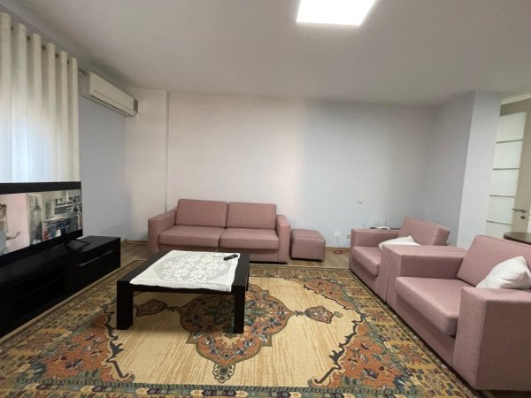 Tirane, jepet me qera apartament 2+1+Aneks+Ballkon Kati 3, 120 m² 800 € (Kristal Center)