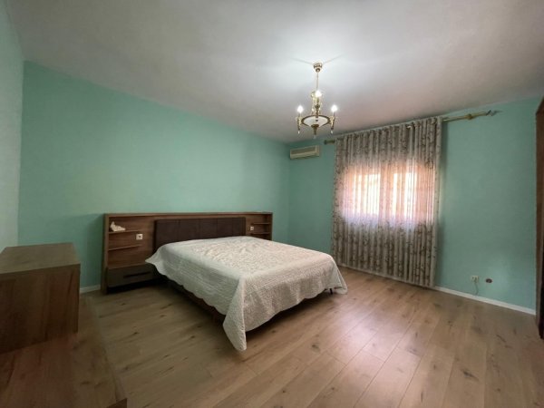 Tirane, jepet me qera apartament 2+1+Aneks+Ballkon Kati 3, 120 m² 800 € (Kristal Center)