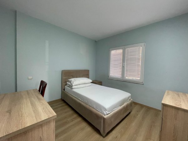 Tirane, jepet me qera apartament 2+1+Aneks+Ballkon Kati 3, 120 m² 800 € (Kristal Center)
