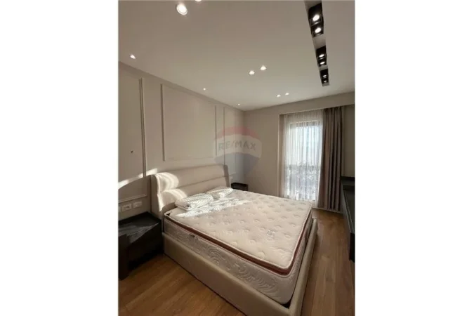 Tirane, jepet me qera apartament 2+1+Ballkon Kati 20, 73 m² 1.000 € (rruga e Kavajes)