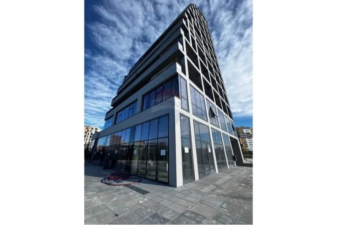 Tirane, jepet me qera Kati 1, 194 m² 3.500 € (LAKE VIEW RESIDENCE)