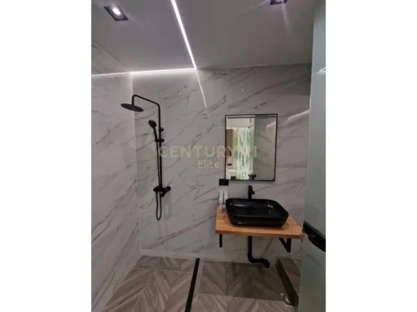 Tirane, shes hotel Kati 8, 2.400 m² 7.200.000 € 