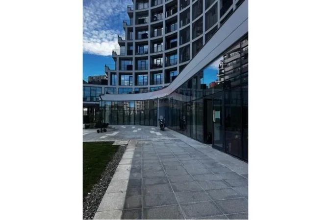 Tirane, jepet me qera ambjent biznesi , 3.500 € (Lake View)