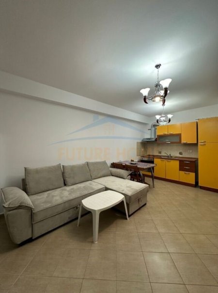 Durres, jepet me qera apartament 1+1+Ballkon Kati 3, 78 m² 250 € (Plazh Iliria)
