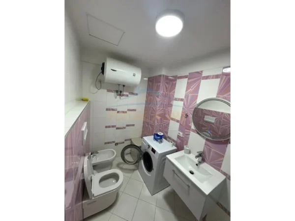 Durres, jepet me qera apartament 1+1+Ballkon Kati 6, 51 m² 600 € (Golem)