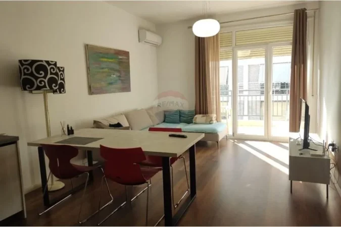 Tirane, shitet apartament Kati 7, 97 m² 175.500 € (Fusha Aviacionit)