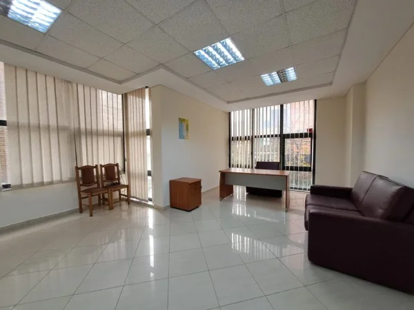 JEPET ME QERA ZYRE TEK SELVIA