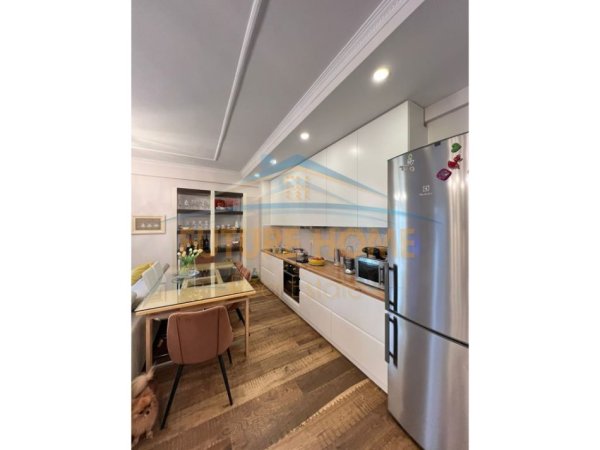 Tirane, shitet apartament 2+1 Kati 4, 98 m² 220.000 € (Liqeni i Thate)