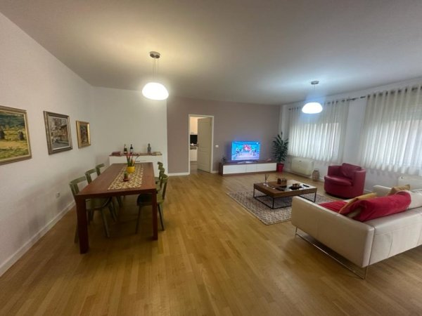 Tirane, jepet me qera apartament 3+1+Ballkon Kati 1, 185 m² 1.600 € (Rezidenca The Touch of The Sun)