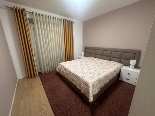 Tirane, jepet me qera apartament 3+1+Ballkon Kati 1, 185 m² 1.600 € (Rezidenca The Touch of The Sun)