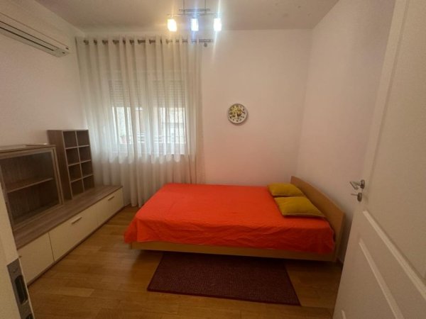 Tirane, jepet me qera apartament 3+1+Ballkon Kati 1, 185 m² 1.600 € (Rezidenca The Touch of The Sun)