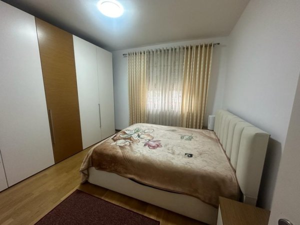 Tirane, jepet me qera apartament 3+1+Ballkon Kati 1, 185 m² 1.600 € (Rezidenca The Touch of The Sun)