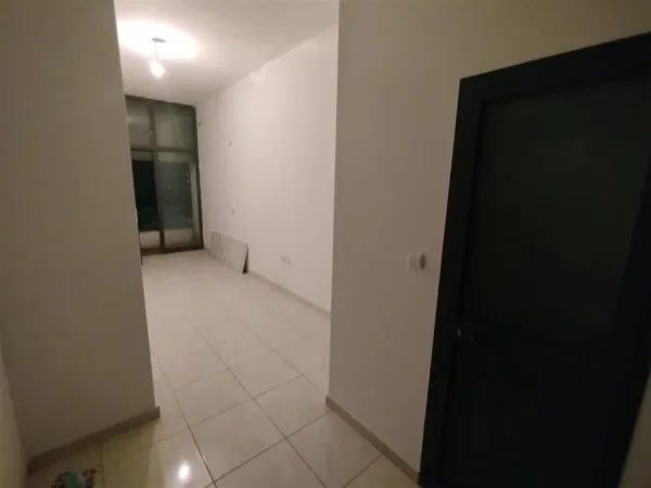 Tirane, jap me qera zyre Kati 2, 30 m² (Astir)