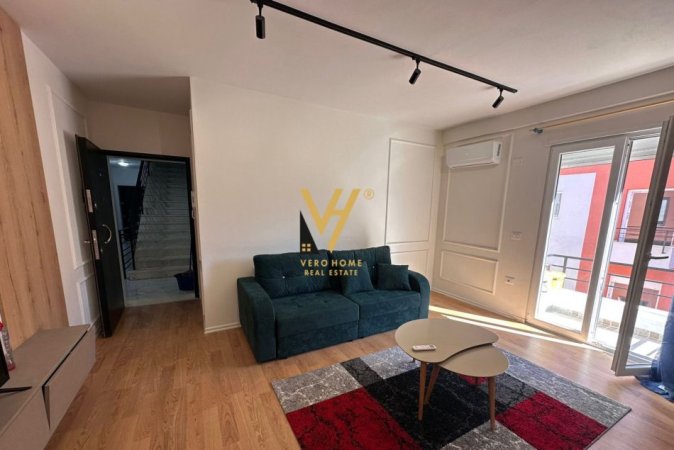 Tirane, jepet me qera apartament 1+1+Ballkon Kati 3, 70 m² 550 € (SELITE)