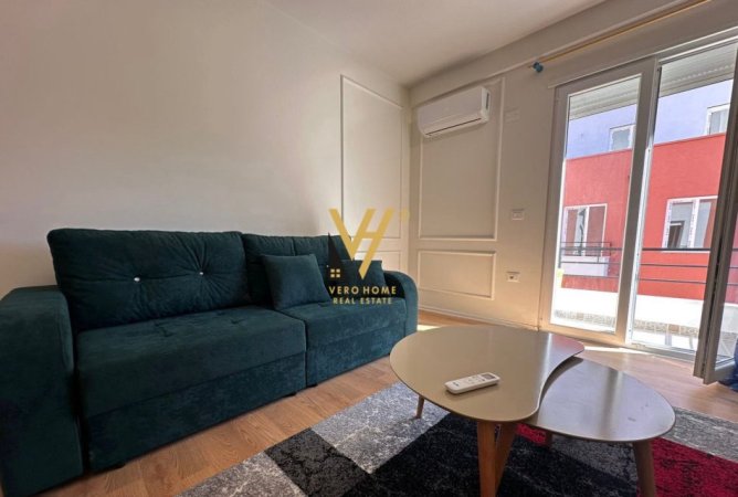 Tirane, jepet me qera apartament 1+1+Ballkon Kati 3, 70 m² 550 € (SELITE)