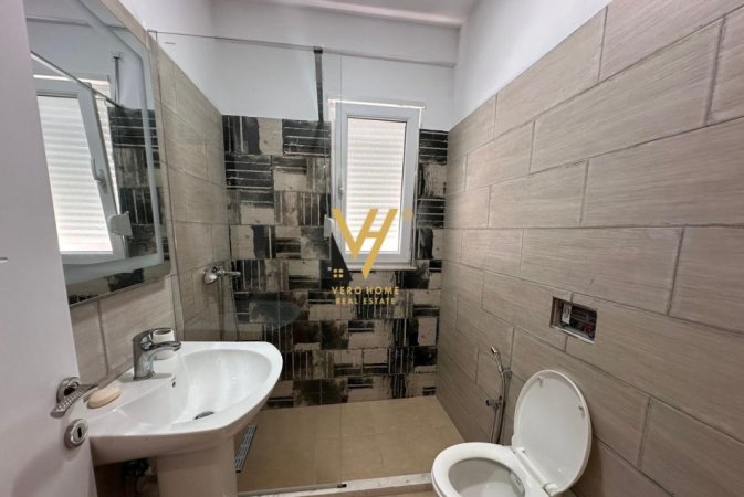 Tirane, jepet me qera apartament 1+1+Ballkon Kati 3, 70 m² 550 € (SELITE)