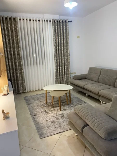 Tirane, jepet me qera apartament 1+1 Kati 2, 75 m² 400 € (Rruga Andon Mazreku)