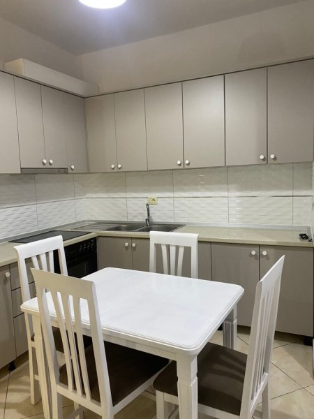 Tirane, jepet me qera apartament 1+1 Kati 2, 75 m² 400 € (Rruga Andon Mazreku)
