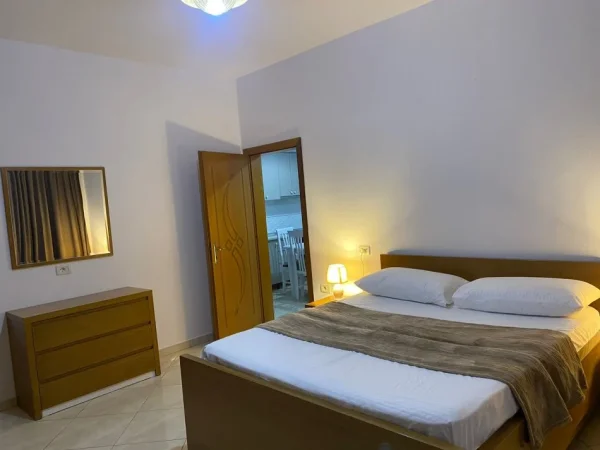 Tirane, jepet me qera apartament 1+1 Kati 2, 75 m² 400 € (Rruga Andon Mazreku)