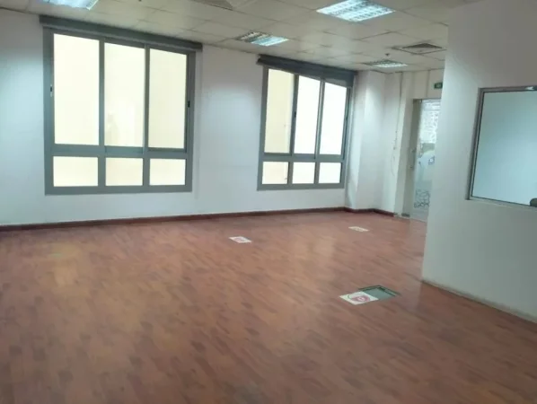 Tirane, jepet me qera zyre Kati 8, 145 m² 2.000 € (qender)