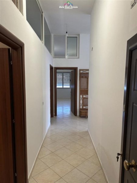 Tirane, jepet me qera apartament 2+1 Kati 3, 130 m² 350 € (fresku)