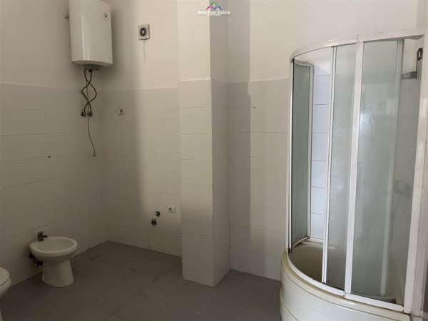 Tirane, jepet me qera apartament 2+1 Kati 3, 130 m² 350 € (fresku)