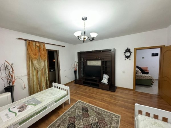 Tirane, jepet me qera Vile 2+1 Kati 3, 110 m² 400 € (Bulevardi i Ri)