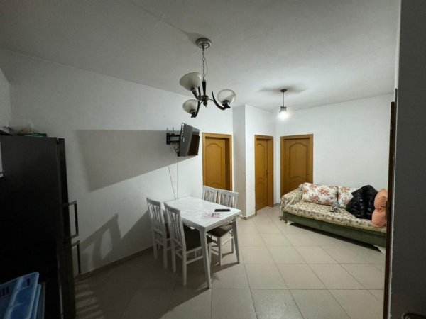Tirane, jepet me qera Vile 2+1 Kati 3, 110 m² 400 € (Bulevardi i Ri)