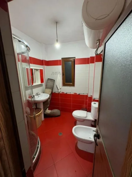 Tirane, jepet me qera Vile 2+1 Kati 3, 110 m² 400 € (Bulevardi i Ri)