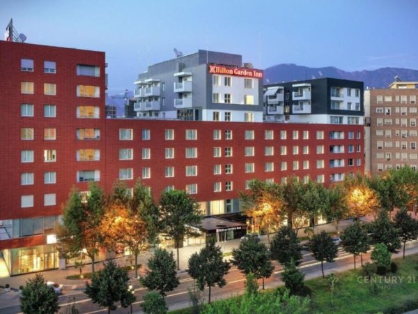 Tirane, jepet me qera ambjent biznesi Kati 6, 180 m² 2.500 € (Hillton)