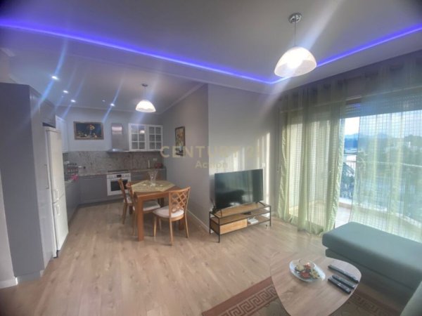 Tirane, jepet me qera apartament 2+1+Aneks+Ballkon Kati 9, 90 m² 1.200 € (SKY TOWER)